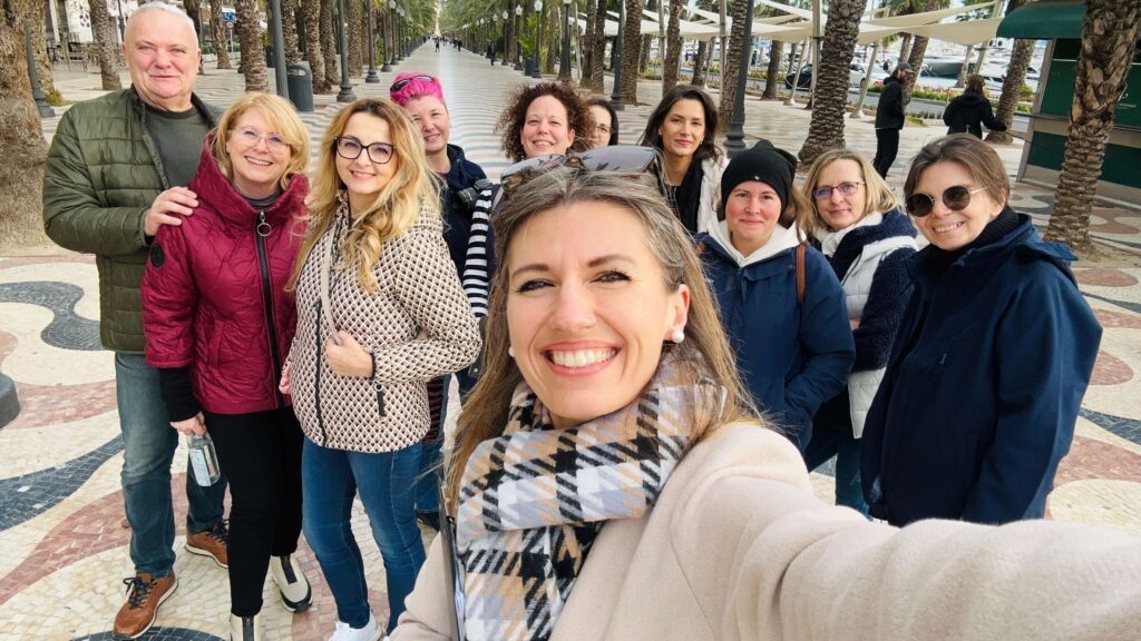 Tóth Brigitta | Canta y Aprende - Tanulj spanyolul zenéve